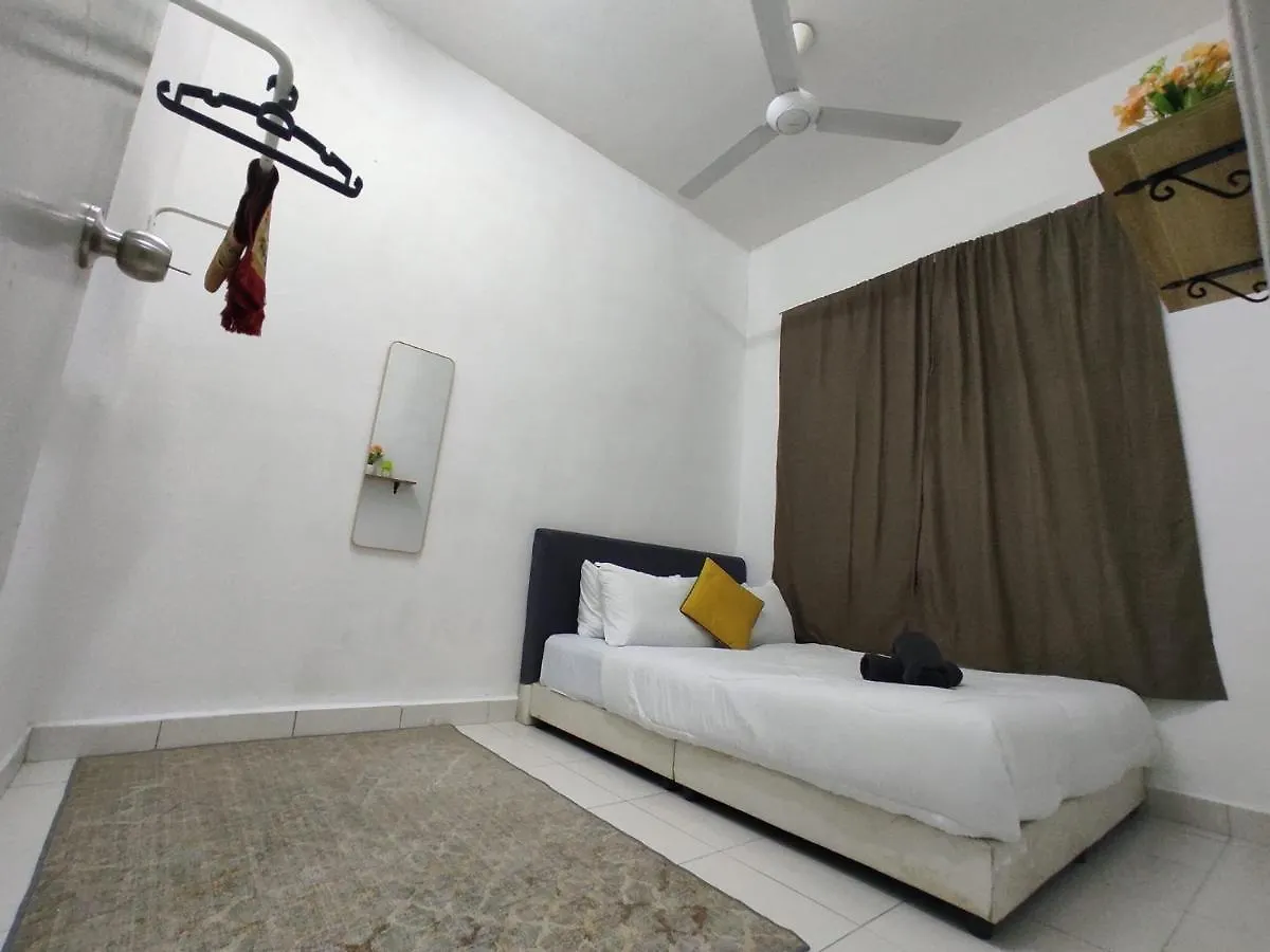 Bunga Homestay Klia Sepang Apartment
